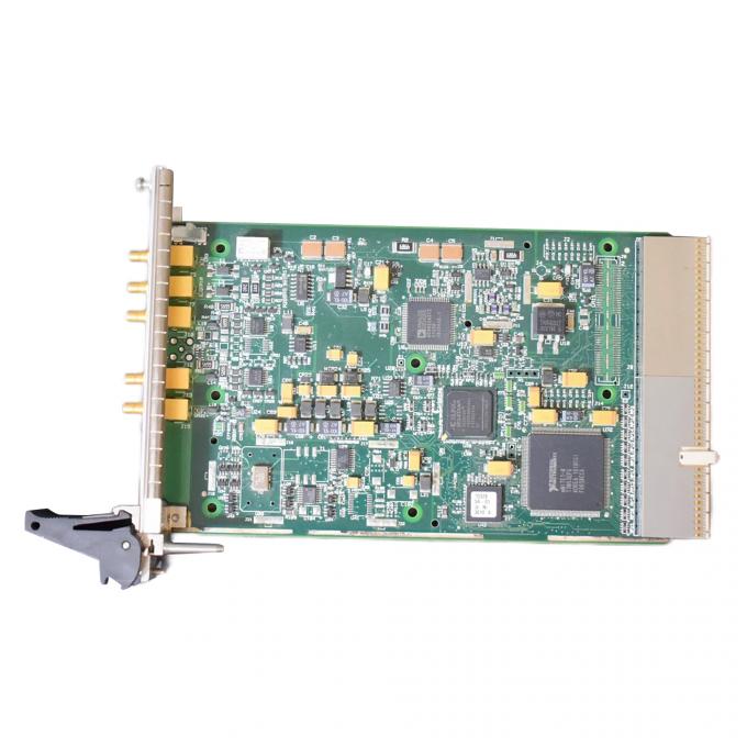 Close-up of الصكوك الوطنية PXI-5404 connectors